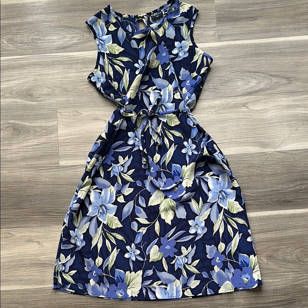 Stunning Vintage Navy Blue Floral Sleeveless Self Tie Waist Dress